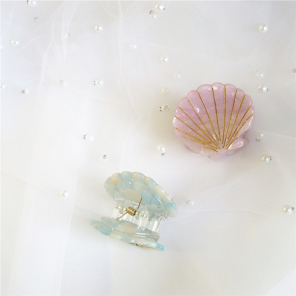 Shell Hair Clips - Picture 2 of 4